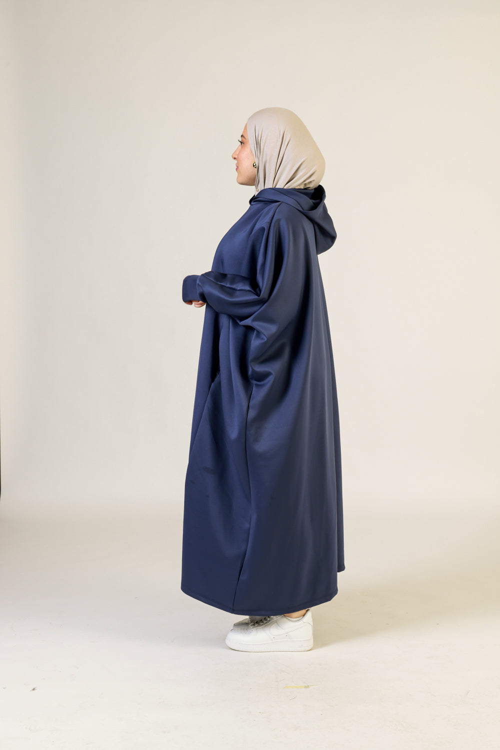 Abaya Hoodie Scupa – Style Urbain et Confort Absolu
